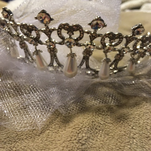 New Royal Tiara fit for a Princess - Picture 3 of 9